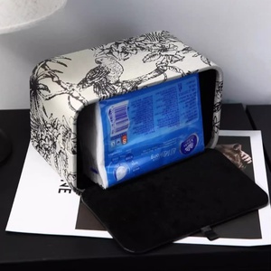 Porta Servilletas de Lujo Moderno con Apertura Magnética en la Parte Inferior, Elegante Porta Servilletas de Cuero PU con Opción de Logotipo Personalizado FRINS - Product Image 4