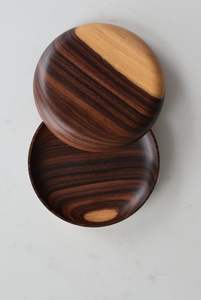 Plato de madera medio hecho a mano, respetuoso con el medio ambiente y duradero, pulido con acabado natural y textura suave, plato de madera - Product Image 5