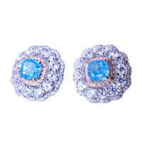 Boucles d'oreilles clous tendance en argent sterling 925 plaqué or blanc 18 carats, serties de diamants roses et bleus taille radiant, idéales pour les fiançailles et les vacances
