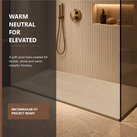 Receveur de douche H1 BMC beige sable chaud avec sortie latérale dissimulée, texture pierre, surface antidérapante classe C et base renforcée