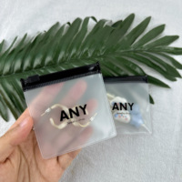 Sacs d'emballage personnalisés pour petits bijoux, sacs en plastique mat avec fermeture éclair, sacs mignons avec fermeture éclair pour boucles d'oreilles, sacs mini-ziplock réutilisables en PVC avec logo