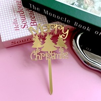 Boîte cadeau décorative en acrylique ajouré avec insert pour gâteau et étiquette texte pour un style sucré lors de fêtes d'anniversaire d'enfants sur le thème de Noël