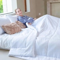 Échantillon gratuit Couette alternative Queen Size Couette blanche Couette douce Couette en microfibre Couette légère et respirante