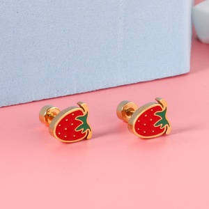 Bonitos pendientes de acero inoxidable con tapón de tornillo de dibujos animados, 12 par/set, pendientes de esmalte de fresa y arcoíris de nube <span class=keywords><strong>para</strong></span> niños, regalos <span class=keywords><strong>para</strong></span> <span class=keywords><strong>bebés</strong></span> - Product Image 4