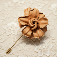 Broche en cuir pleine fleur véritable faite à la main, motif rose 3D en forme de cœur - Objet d'art de collection pour vêtements, mariage chinois