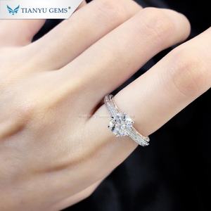 Tianyu Gems Fashion Rose Gold Jewelry Moissanite & Sapphire Gemstone Diseño de anillo de compromiso - Product Image 4