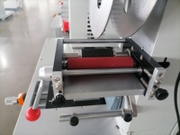 Presse à chaud automatique haute vitesse avec pression réglable pour le transfert de logos sur petits vêtements, chaussettes, sous-vêtements – Idéale pour atelier de traitement
