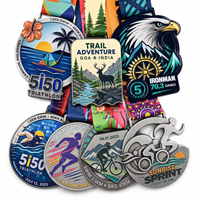 Médaille de fin de course de trail et de randonnée en alliage de zinc 3D personnalisée 2026, médailles de récompense sportives en métal émaillé souple avec ruban