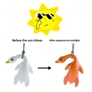 Adornos Colgantes Pequeños y Divertidos de Pato Barbacoa con Cambio de Color Rojo Cibernético, para Coche, de PVC, Protección UV Solar - Product Image 4