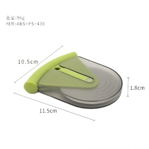 Cortador de Pizza de Acero Inoxidable Verde con Cubierta Protectora, Herramienta para Hornear - Product Image 4