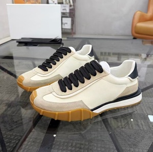 Calzado Deportivo DGG Cómodo y Versátil (para Hombre y Mujer), Híbrido de Cuero Sintético y Nailon, Suela de Goma - Product Image 2