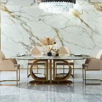 Table de salle à manger au design moderne avec plateau en marbre, pieds élégants en acier inoxydable, meubles sur mesure, forme ovale, table à dîner en marbre