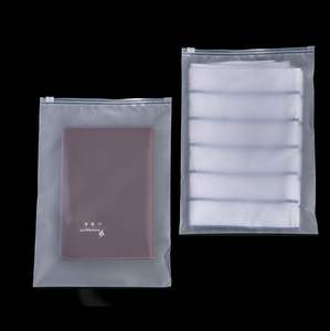 Sacs de sous-vêtements T-shirt Peva Cpe personnalisés emballage sac givré à fermeture éclair pour vêtements - Product Image 3