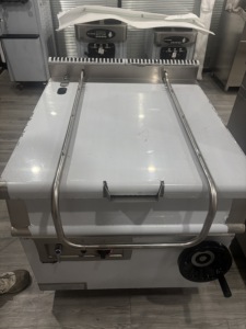 Olla de Cocina Inclinable a Gas de Acero Inoxidable Comercial para Hoteles y Restaurantes, No Requiere Instalación, Lista para Usar - Product Image 5