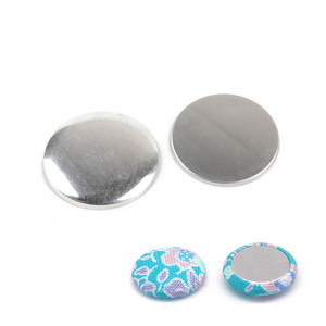 Boutons de vêtement en tissu à dos plat personnalisés avec capuchon en aluminium écologique Guanfeng - Product Image 1