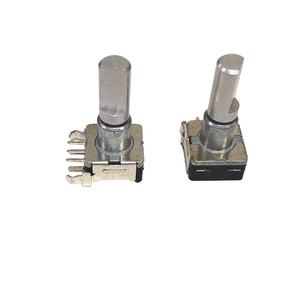 Encodeur incrémental à axe en D EC11 à haute stabilité, avec connecteur latéral 5 broches, interrupteur instantané, alimentation DC5V, vente en gros fabricant - Product Image 1