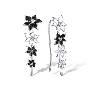 Boucles d'oreilles pendantes en forme de fleur pour femmes, plaquées argent, avec cristaux et strass, en alliage, bijoux de fête, style romantique, boucles d'oreilles tendance - Product Image 4