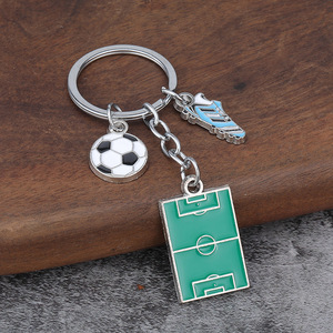 Porte-clés créatif Onemax 2026 en forme de terrain de football, breloques pour les amateurs de football, cadeau souvenir sportif, accessoires de mode, pendentifs - Product Image 3