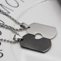 Pendentif en acier inoxydable pendentif blanc en forme de coeur creux étiquette de chien collier à faire soi-même porte-clés Couple logo gravé cadeau en gros