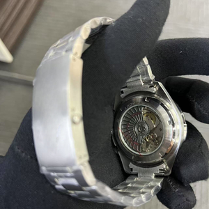 Nuevo Reloj de Moda Clásico para Hombre, Venta al por Mayor, Llegada 2026, Correa de 20 mm, Acero Inoxidable, Resistente al Agua, Analógico, Mecánico, para Uso Diario y de Negocios - Product Image 3