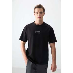 เสื้อยืดพิมพ์ลายผ้าฝ้ายเนื้อนุ่มสีดำทรงโอเวอร์ไซส์สำหรับผู้ชาย Air Jones สไตล์ลำลองแนวสตรีทแวร์ รุ่น 88376 - Product Image 1