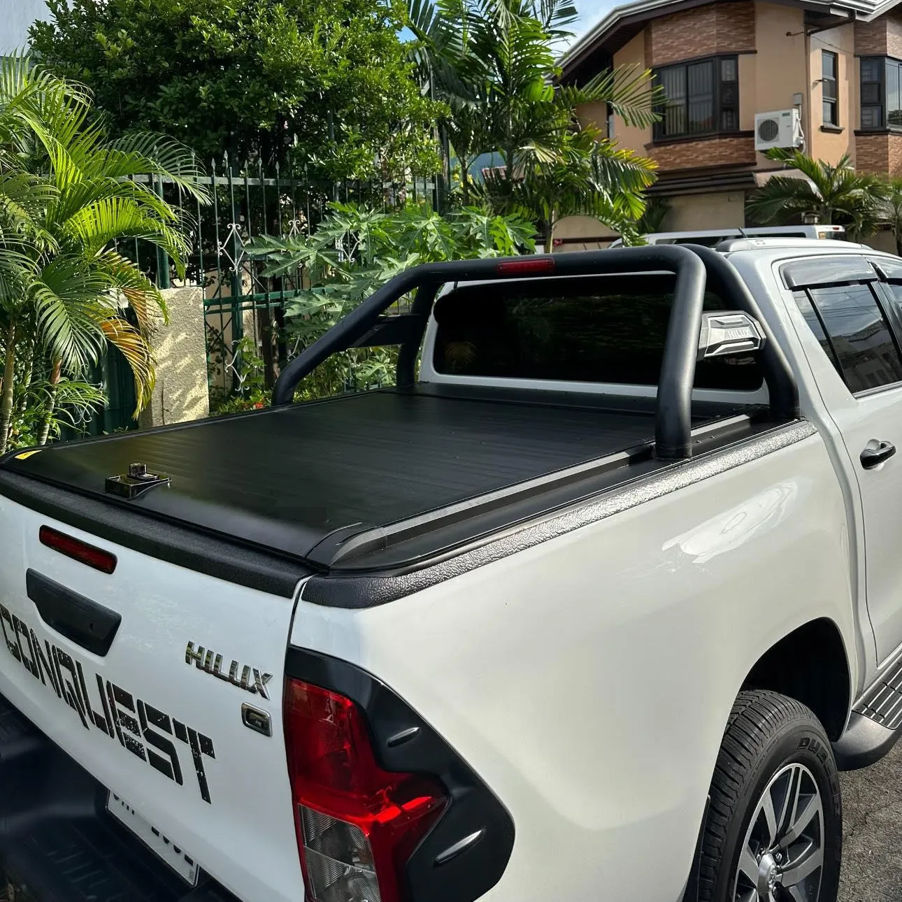 Accessori auto copertura Tonneau copertura Pickup copertura rigida Tri-fold per Hilux 2023