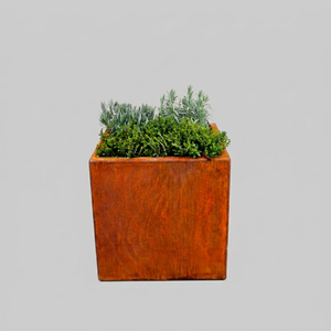 Jardinière carrée en acier Corten Gnee Traditional Farmhouse, pot à fleurs rustique pour l'aménagement paysager extérieur, 24 pouces - Product Image 1