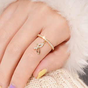Bague délicate en zircon avec breloque papillon pour femme, bijou de doigt tendance inspiré de la nature douce - Product Image 2