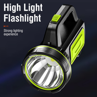 Lampe de poche portable à LED IPX4 étanche Deux modes haute capacité Lumière forte focalisée longue portée Projecteur pour le camping