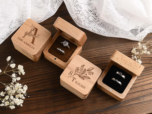 Caja de anillo de compromiso de boda de madera personalizada - Product Image 2