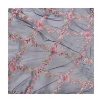 Tissu en maille tricotée à motif losanges avec broderie et applique fleur de pêcher, 100% acrylique, résistant à l'abrasion, Printemps/Été