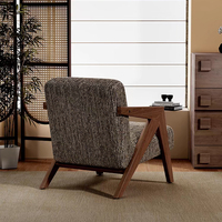 Chaise de salle à manger et de chambre à coucher de style européen, moderne du milieu du siècle, en bois ciré blanc, structure robuste et durable, avec accoudoirs et pieds.