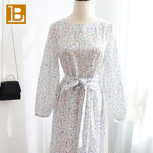 Tissu en popeline de coton 100% BILU à imprimé floral <span class=keywords><strong>Theo</strong></span> 80S pour vêtements et robes - Product Image 2