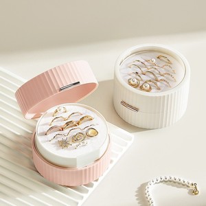 Boîte à bijoux Macaron 5 pouces en ABS avec doublure en coton, légère et portable, pour le rangement de boucles d'oreilles, bracelets et colliers - Product Image 3