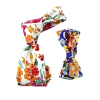 Cravate, nœud papillon et pochette de costume en popeline de coton imprimé floral orange personnalisé, style mode mariage fleurs de printemps, vente en gros