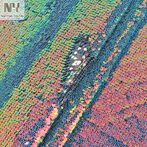 Tela de lentejuelas con <span class=keywords><strong>estampado</strong></span> de piedra iridiscente de cobre, Escala de sirena, 5MM, se vende <span class=keywords><strong>por</strong></span> <span class=keywords><strong>metro</strong></span> - Product Image 3