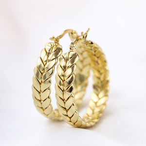 Pendientes de aro redondos gruesos de moda Pendientes de aro elegantes Pendientes de joyería fina de acero inoxidable chapado en oro de 18K - Product Image 4