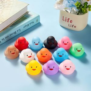 Pato de Goma Colorido y Suave que Habla, Juguete para Baño y Playa para Bebés y Niños - Product Image 5