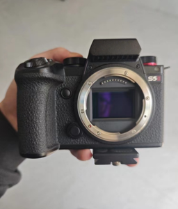 Appareil photo hybride plein format CMOS HFT Professional Lumix S5II 24,2 MP - Product Image 1