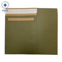 Sac d'expédition en papier kraft personnalisé avec logo, fermeture autocollante, recyclable, brun, pour l'e-commerce et les vêtements.