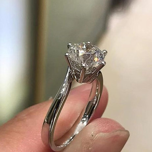 Anello scintillante a sei punte per donna, gioielli da dito classici ed eleganti - Product Image 3