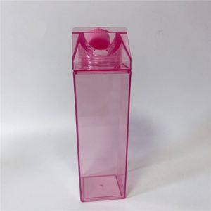Bouteille d'eau en plastique transparente carrée colorée de 500 ml/1000 ml, réutilisable et minimaliste, pour lait, jus, ou eau, idéale pour les fêtes - Product Image 4