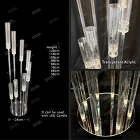 Candélabre de table multi-bras en acrylique transparent avec base circulaire en cristal et porte-bougies en acrylique