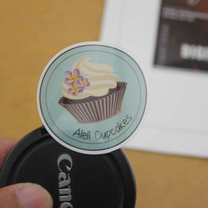 Rollo de impresión personalizado autoadhesivo, etiquetas adhesivas hechas a mano con corazón rojo para sellado de embalaje de negocios pequeños - Product Image 6