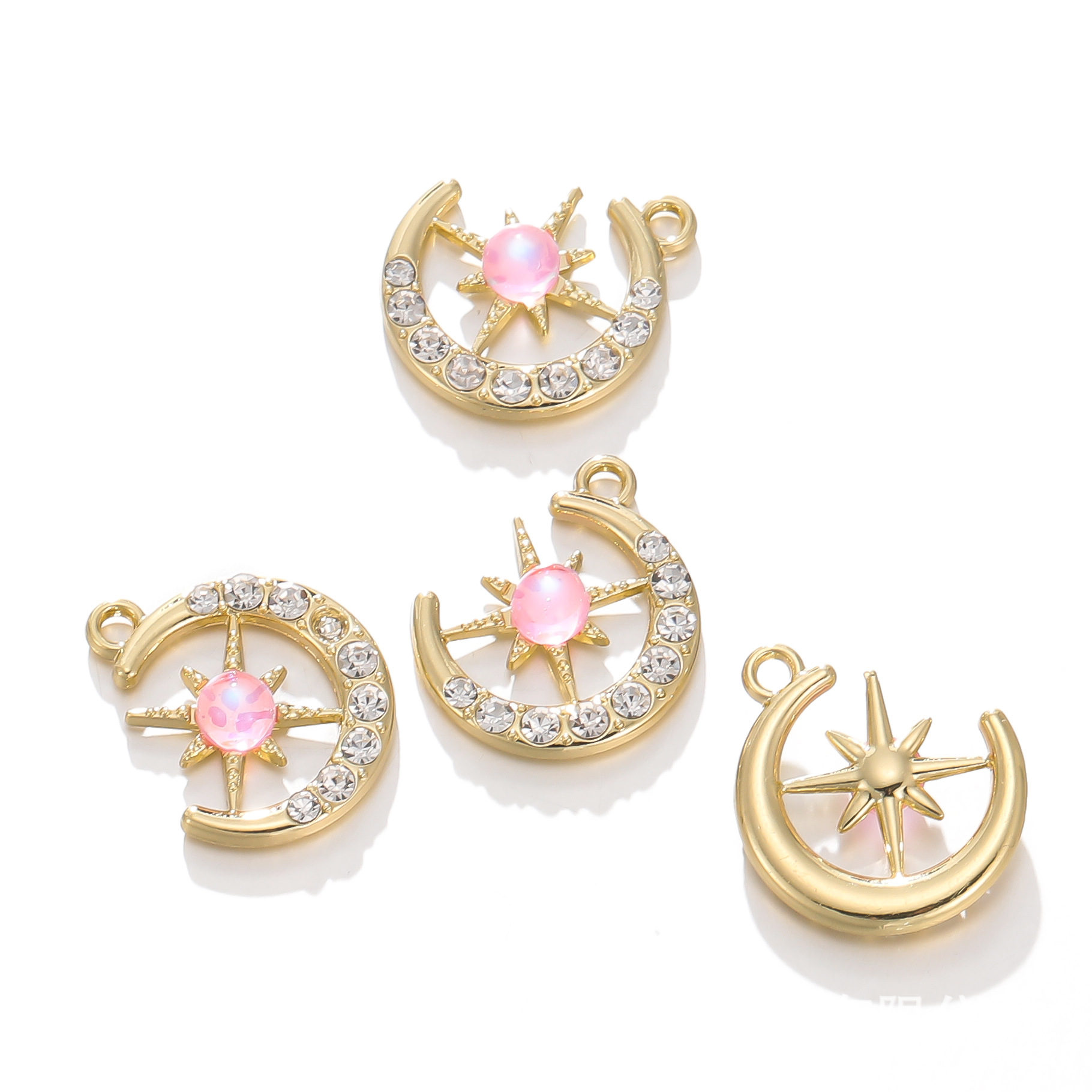 One gold-pink diamond (approx. 17*20mm)