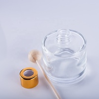 Diffuseur d'huile aromatique de roseau à air vide de forme ronde, bouteilles en verre de 50ml, ensemble complet avec bouchon à vis en aluminium