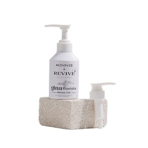 Gel de ducha Minnie Revive Gina Florista 500ml en botella con bomba dosificadora para el cuidado corporal. - Product Image 2