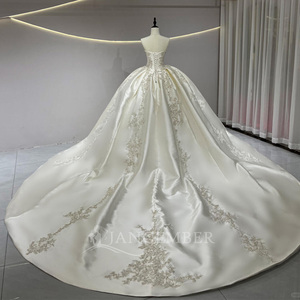 Vestido de Novia JFH11 Exclusivo con Cuello Barco, Satén, Bordado y Encaje - Product Image 2