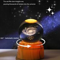 Lampe de nuit en cristal avec motif univers gravé au laser 3D à rotation automatique personnalisable