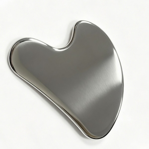 Grattoir Gua Sha en acier inoxydable 304 en forme de cœur incurvé pour rajeunir les tissus faciaux relâchés - Product Image 2